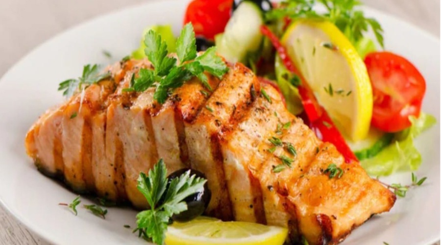 Gabriellas-Thai-Best-THAI-&-MEDITERRANEAN-Restaurant-&-Takeaway-in-10-Roman-Square-Sittingbourne-Grilled_Salmon_with_Mixed_Salad.jpg